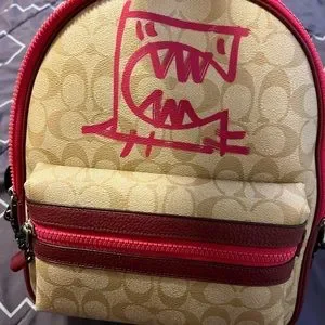 COACH 100% ORI VALE MED CHARLIE BACKPACK SIGNATURE LT KHAKI ELECTRIC PINK MULTI Coach Charlie Mini Backpack Pink Purple | eBay main image 4